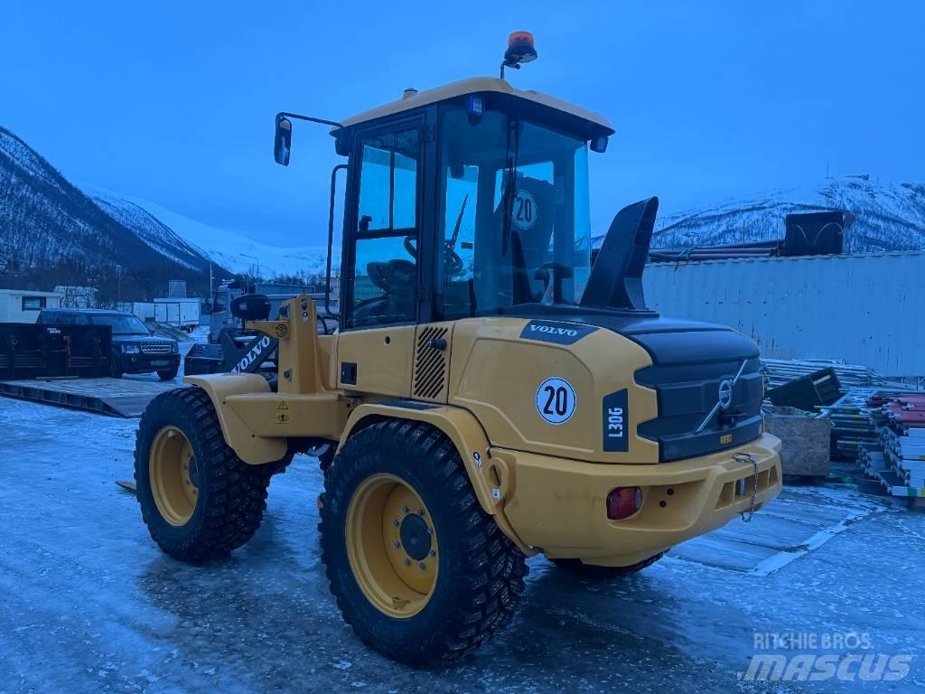 Volvo L 30 G Naudoti ratiniai krautuvai