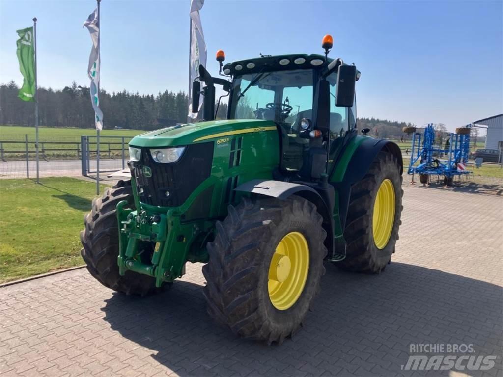 John Deere 6250R Traktoriai
