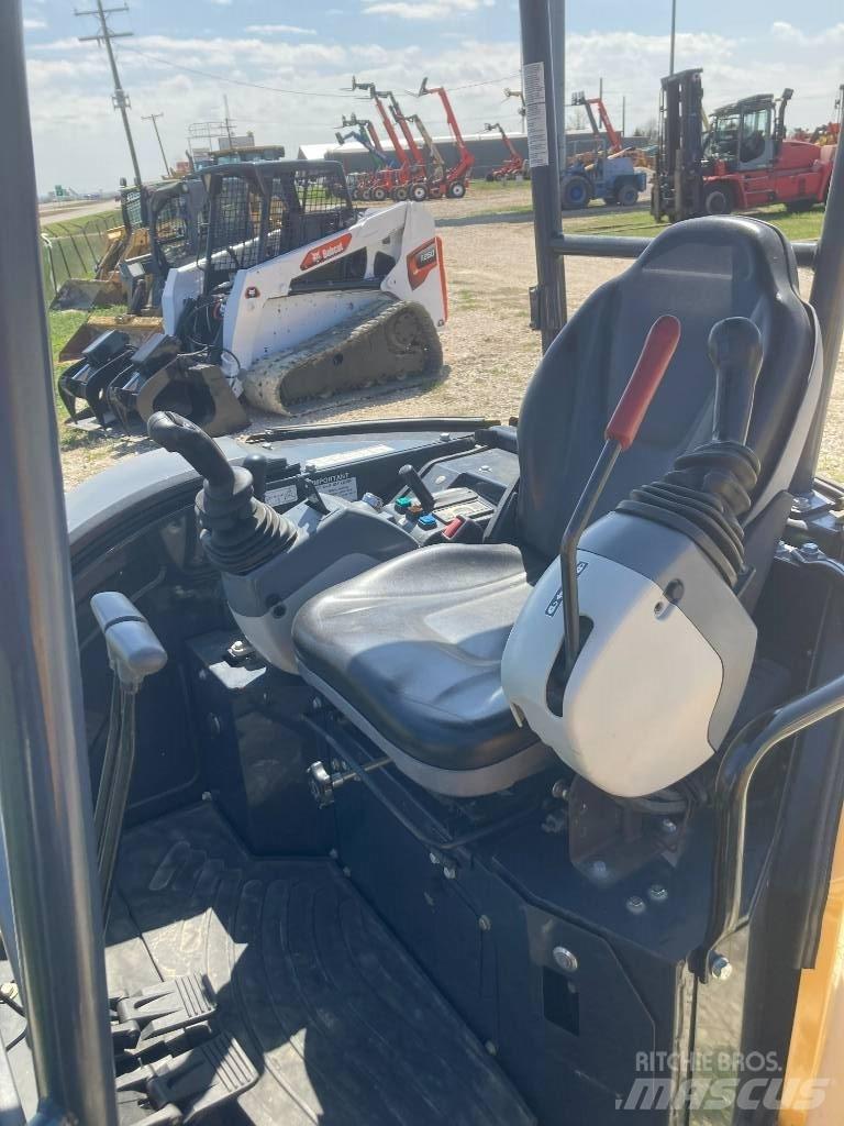 John Deere 26G Griovimo ekskavatoriai