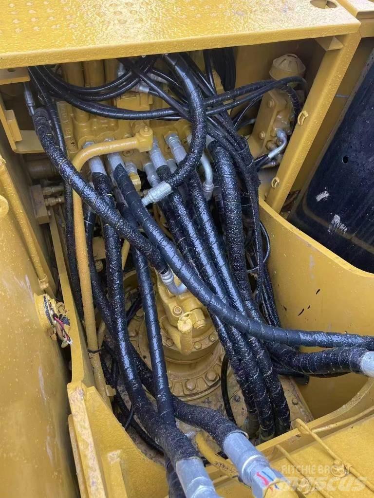 CAT 320 D2 Vikšriniai ekskavatoriai