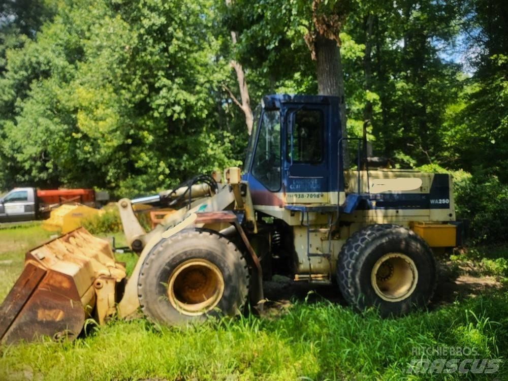 Komatsu WA 250 Naudoti ratiniai krautuvai
