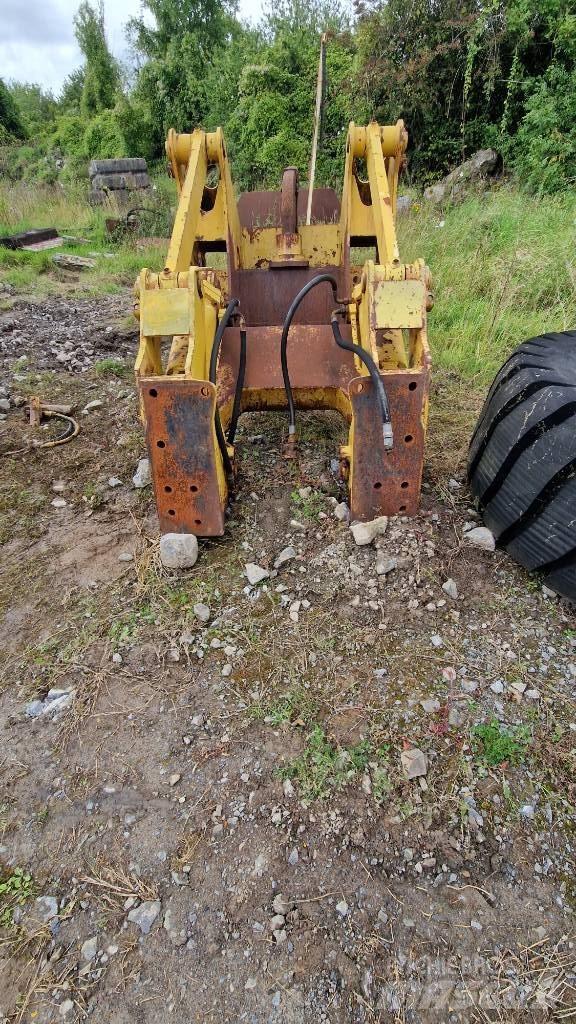 Komatsu D85 Važiuoklė ir suspensija