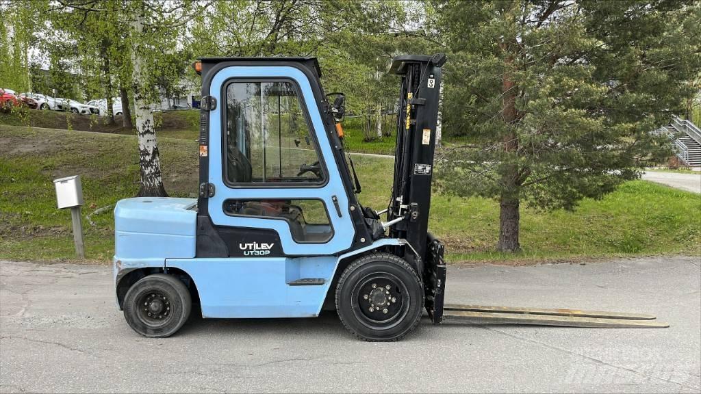 Utilev UT 30 PD Dyzeliniai krautuvai
