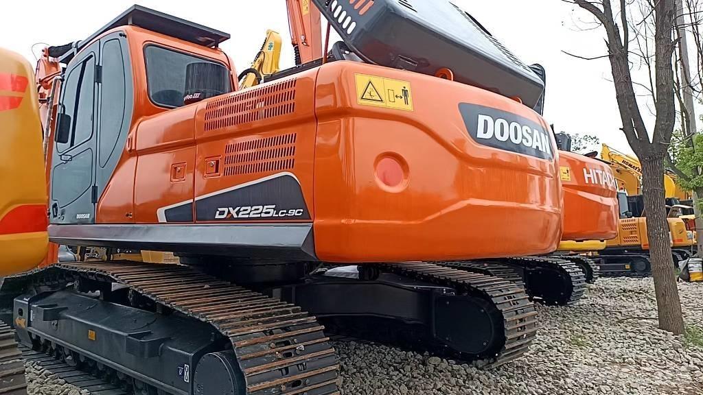 Doosan DX 225 LC Vikšriniai ekskavatoriai