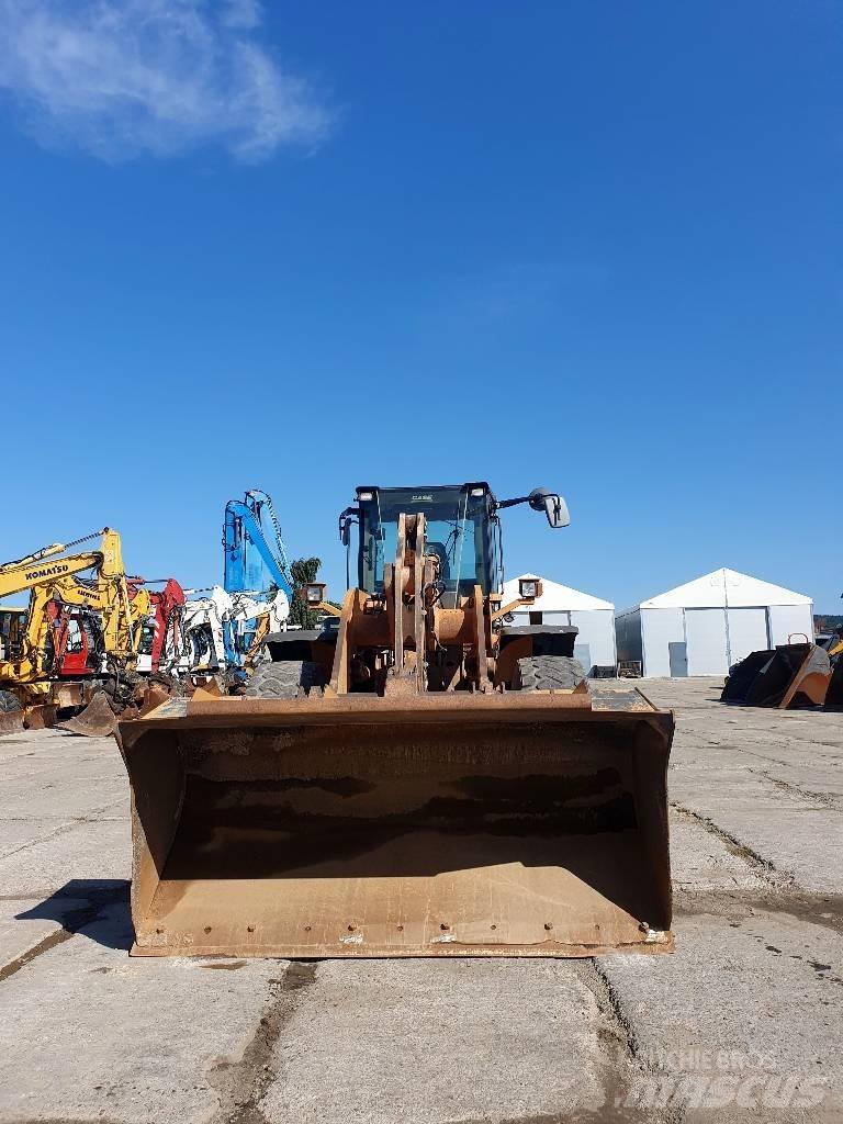 CASE 821 E Naudoti ratiniai krautuvai
