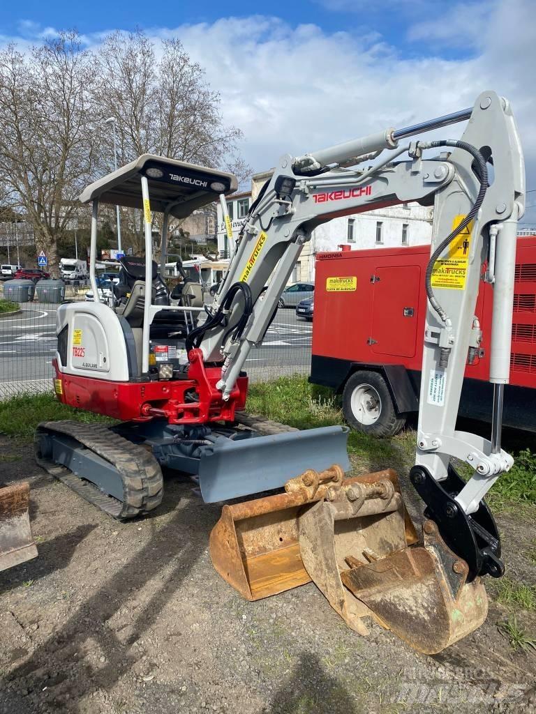 Takeuchi TB225 Mini ekskavatoriai < 7 t