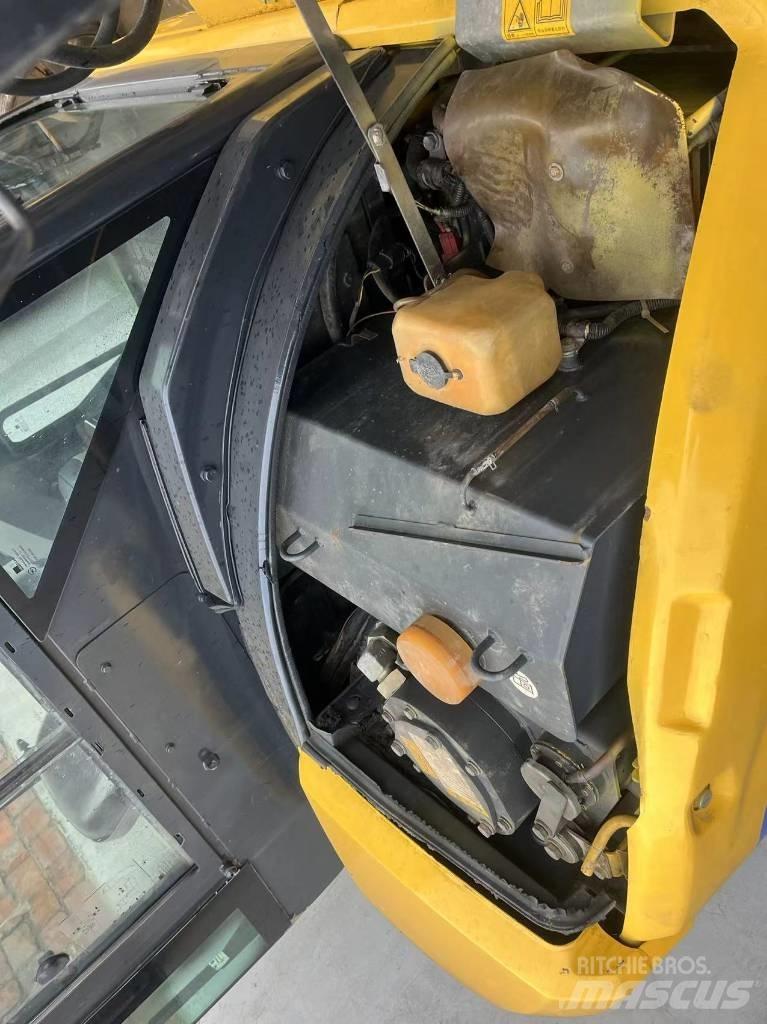 Komatsu PC 40 MR-2 Vikšriniai ekskavatoriai