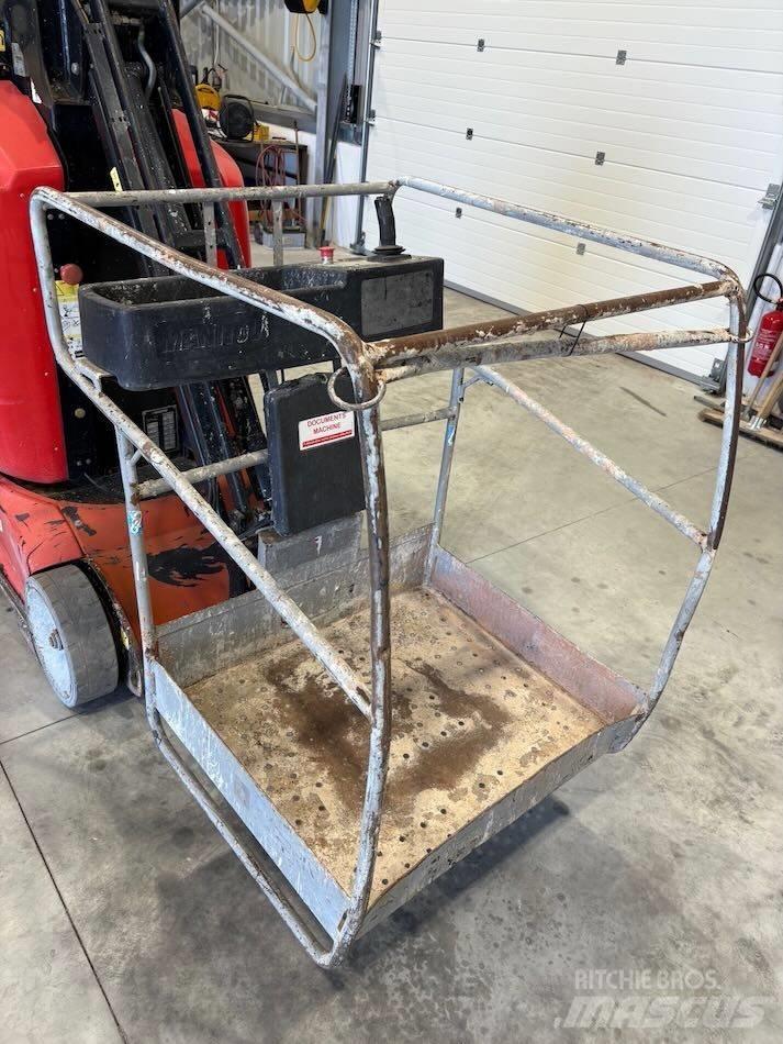 Manitou 100 VJR Vertikalūs stiebiniai keltuvai