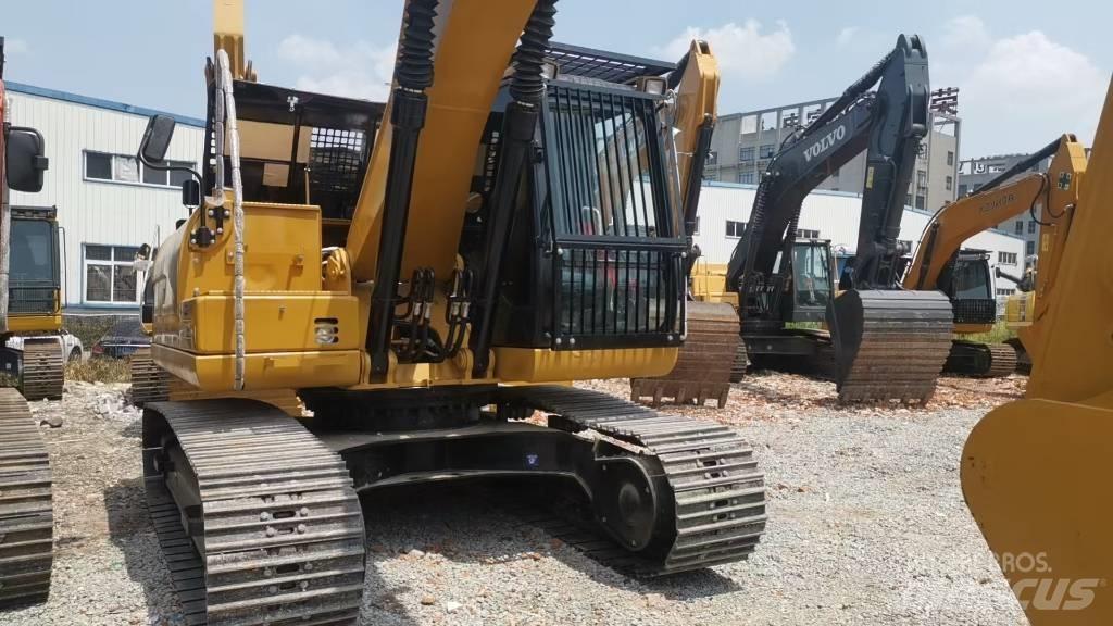 CAT 320 Vikšriniai ekskavatoriai