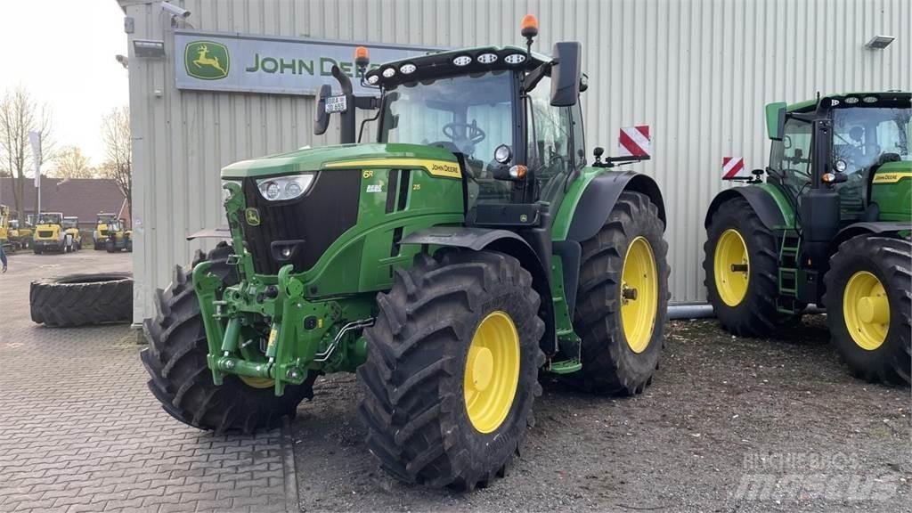 John Deere 6R215 Traktoriai