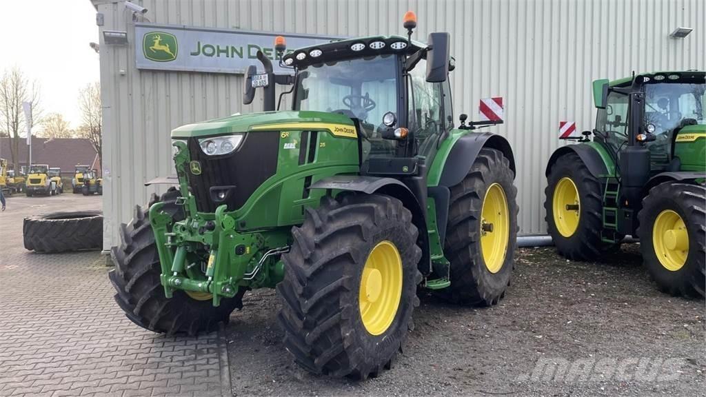 John Deere 6R215 Traktoriai