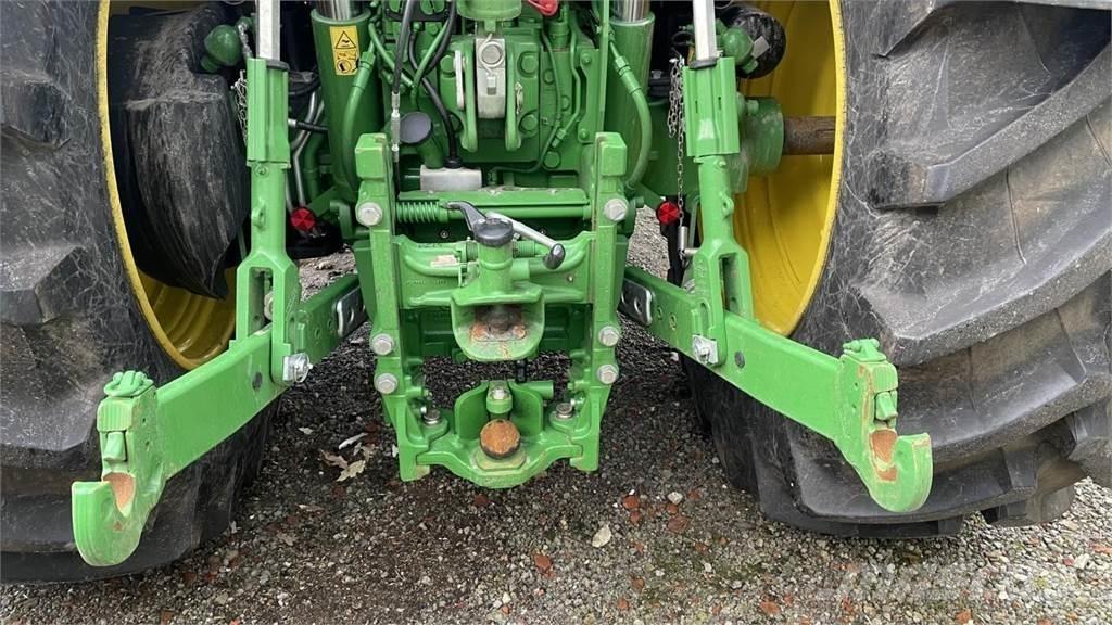 John Deere 6R215 Traktoriai