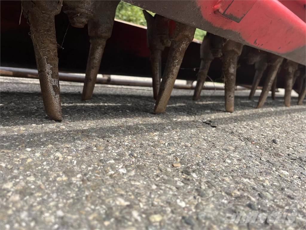 Lely 300-22 Varomosios akėčios ir žemės frezos