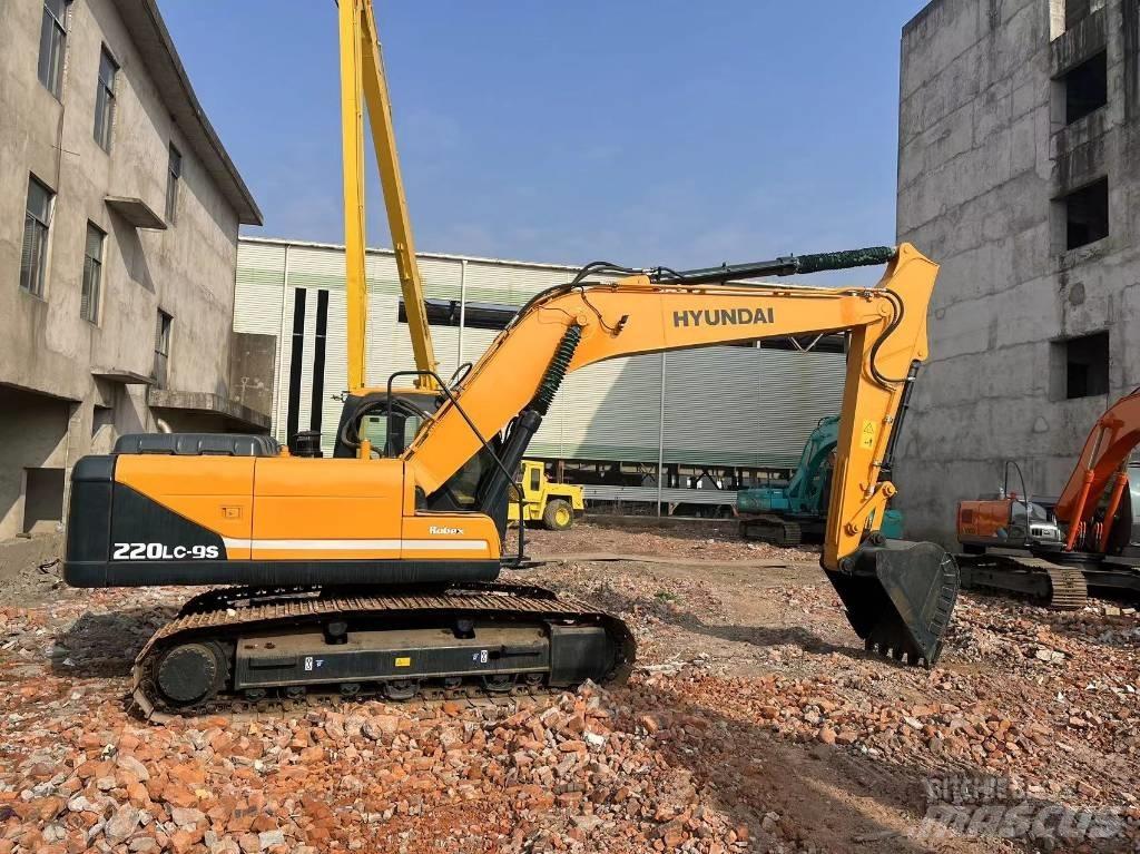 Hyundai R220 Vikšriniai ekskavatoriai