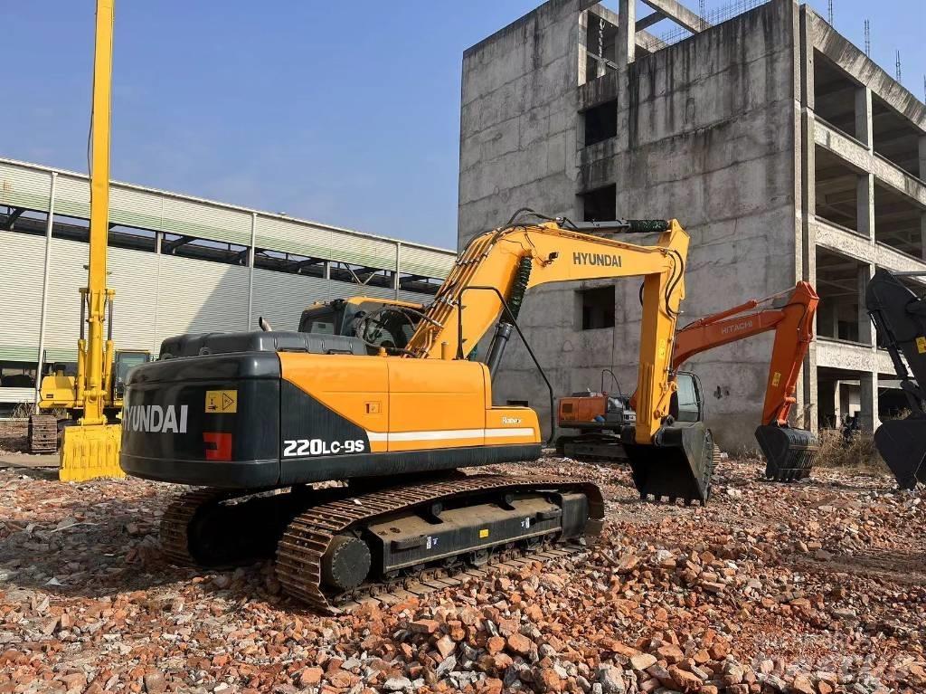 Hyundai R220 Vikšriniai ekskavatoriai