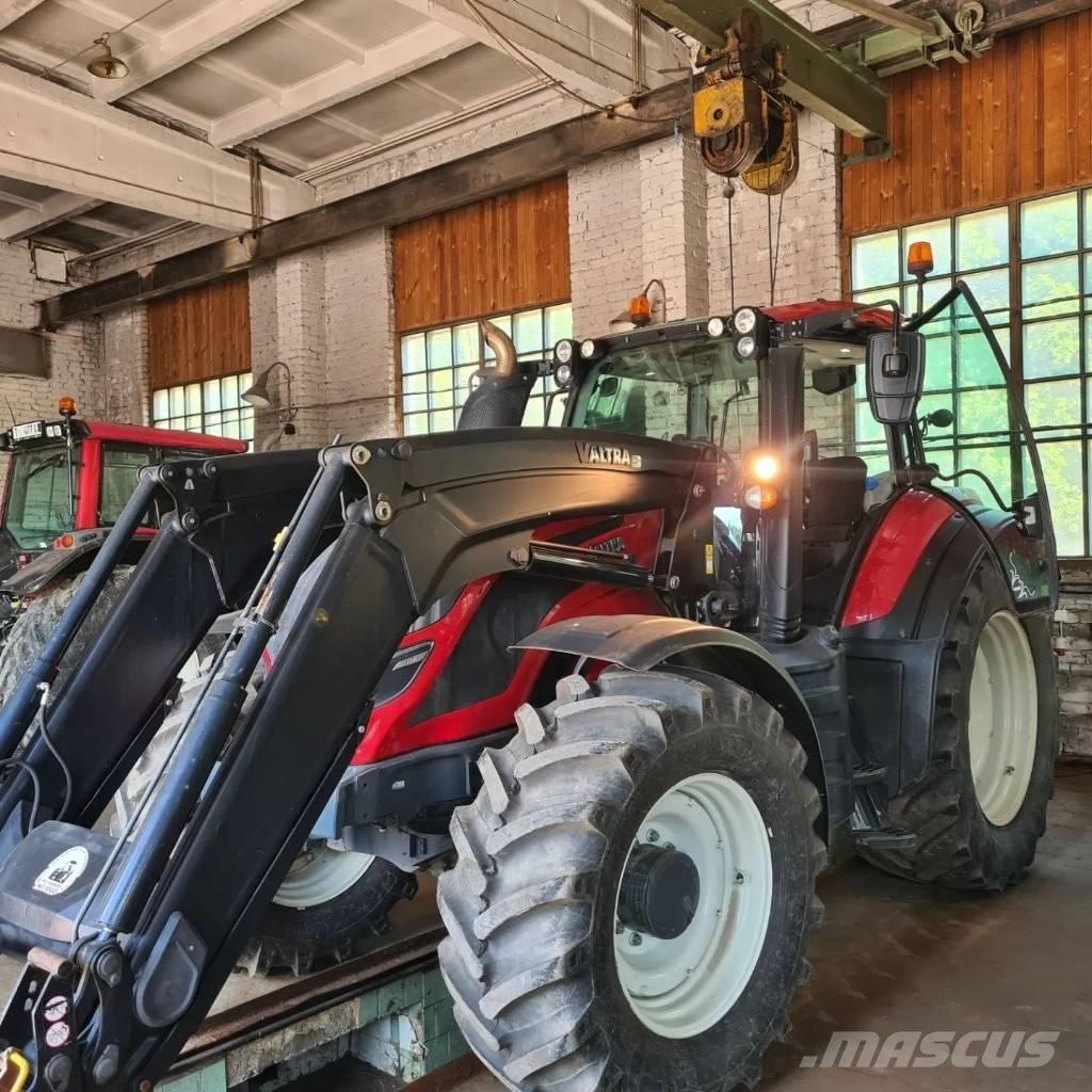 Valtra T 174 Traktoriai