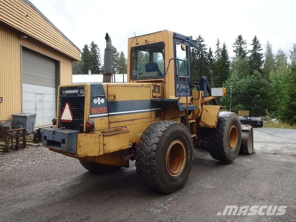 Komatsu WA 250-1 Naudoti ratiniai krautuvai