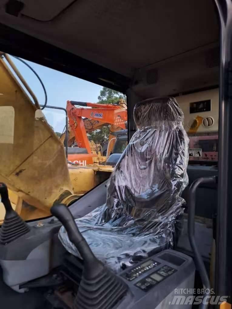 Komatsu PC 200-7 Vikšriniai ekskavatoriai
