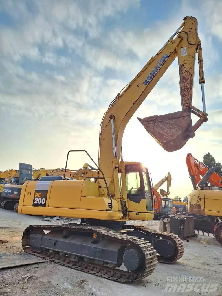 Komatsu PC 200-7 Vikšriniai ekskavatoriai