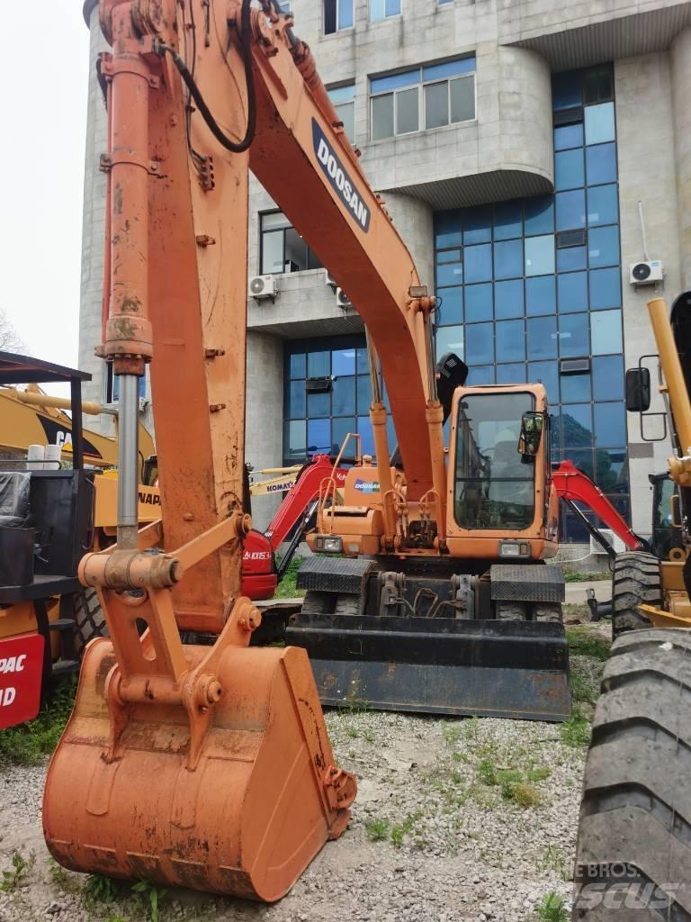Doosan DH 210 W-7 Ratiniai ekskavatoriai