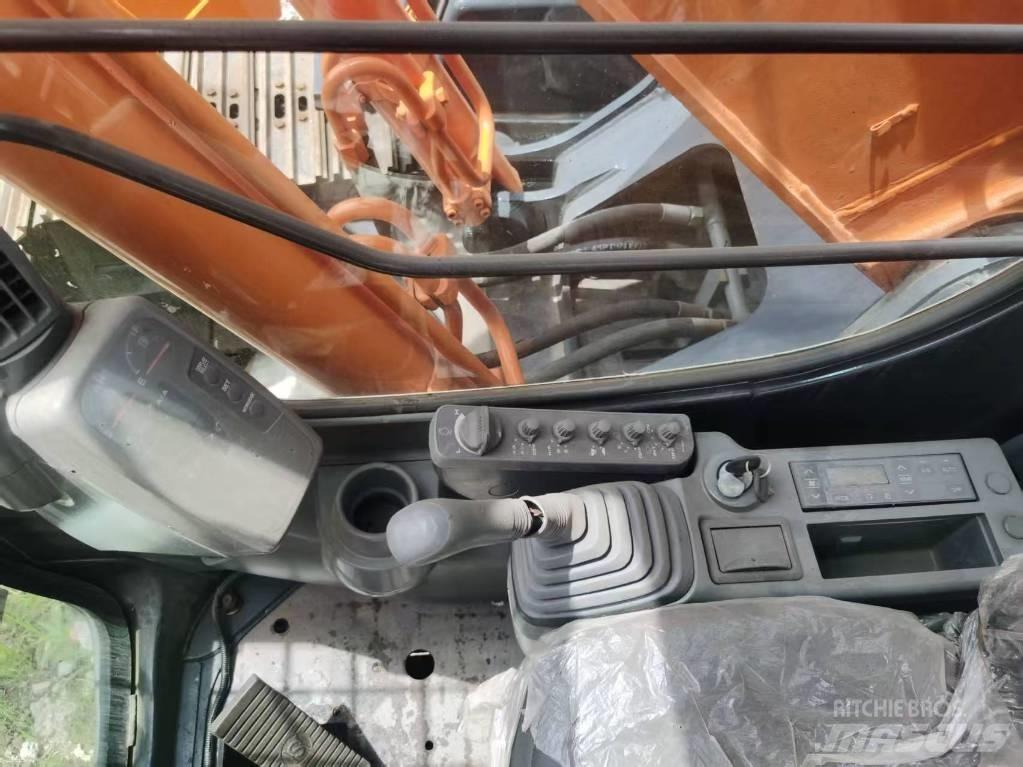 Hitachi ZX 200 Vikšriniai ekskavatoriai