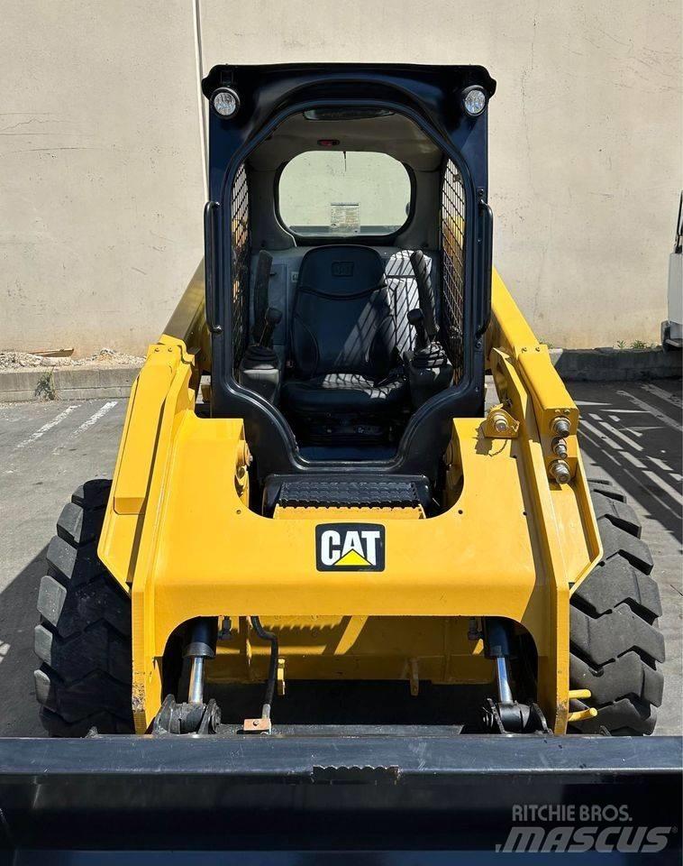 CAT 246 D Krautuvai su šoniniu pasukimu