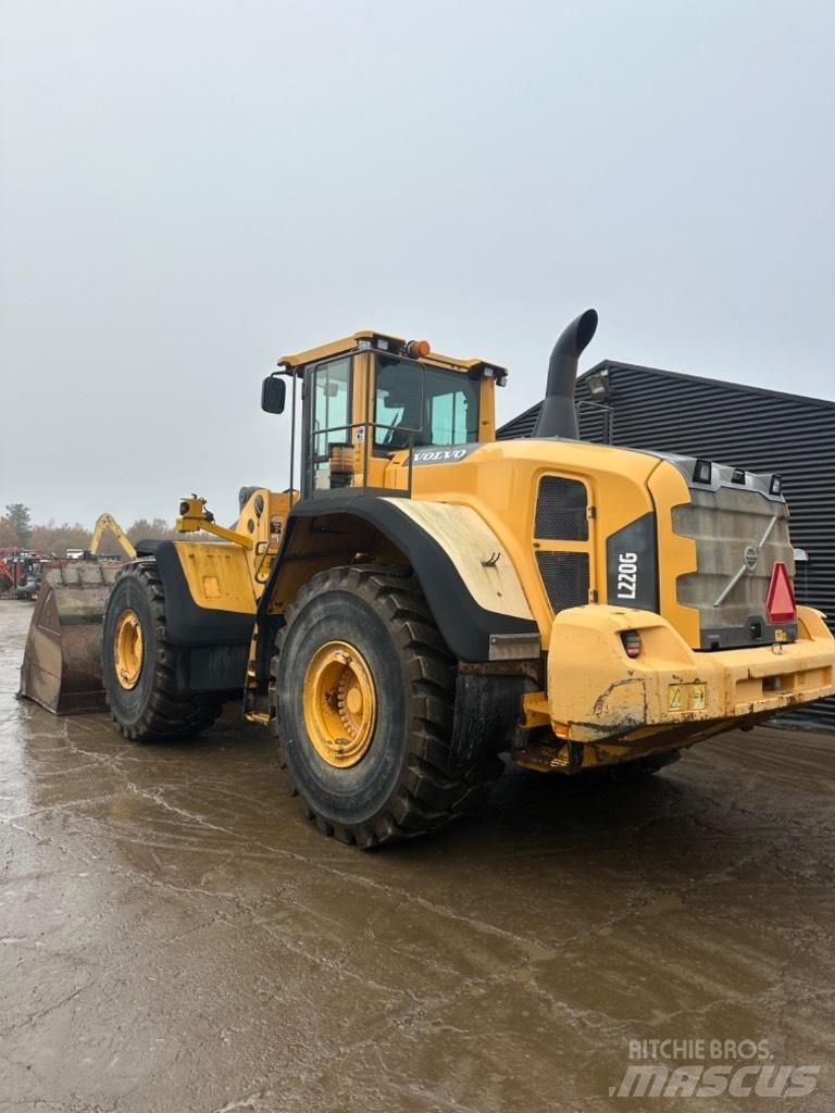 Volvo L 220 G Naudoti ratiniai krautuvai