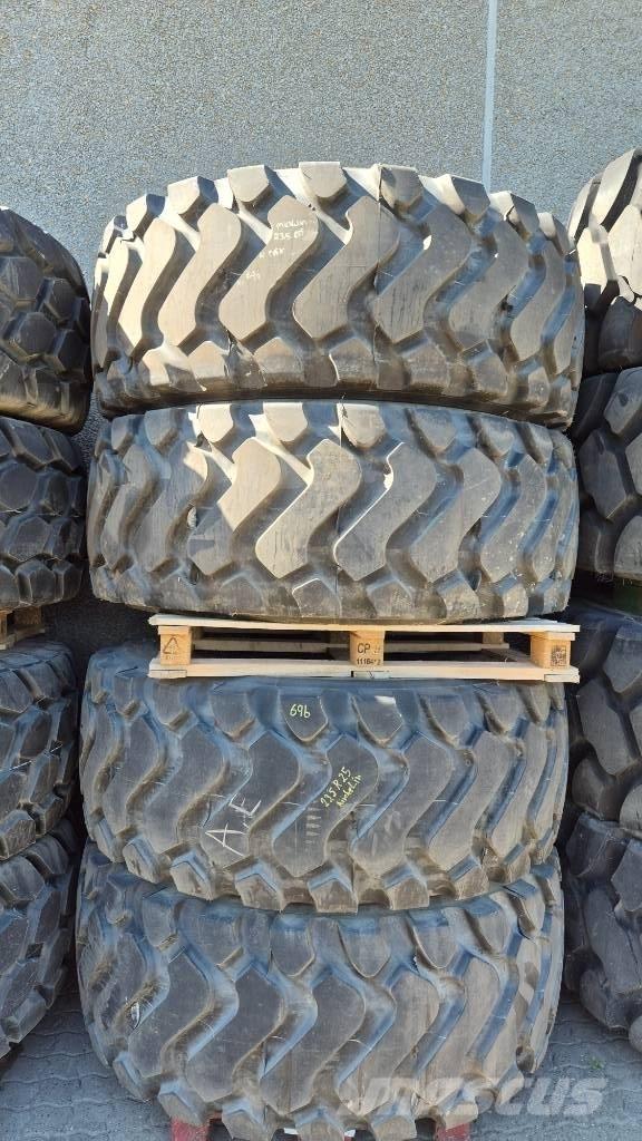 Michelin 23.5 R25 Padangos, ratai ir ratlankiai