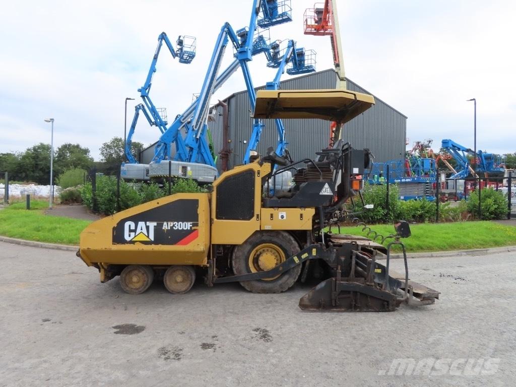 CAT AP 300 Asfalto klotuvai