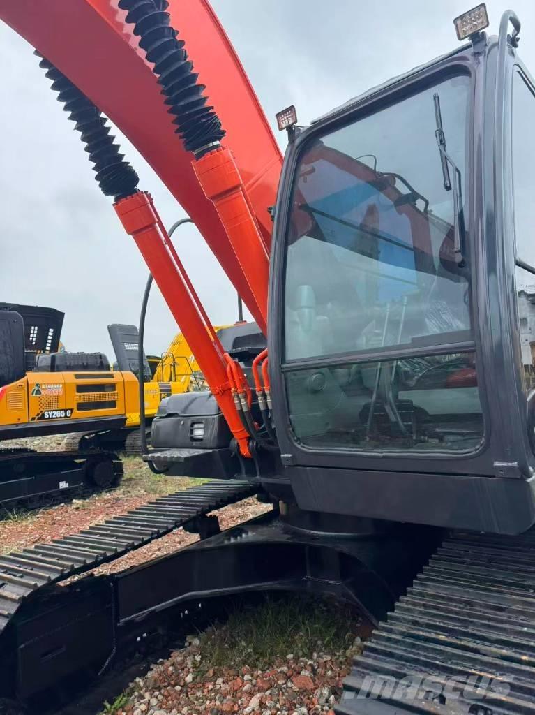 Hitachi ZX 200 Vikšriniai ekskavatoriai