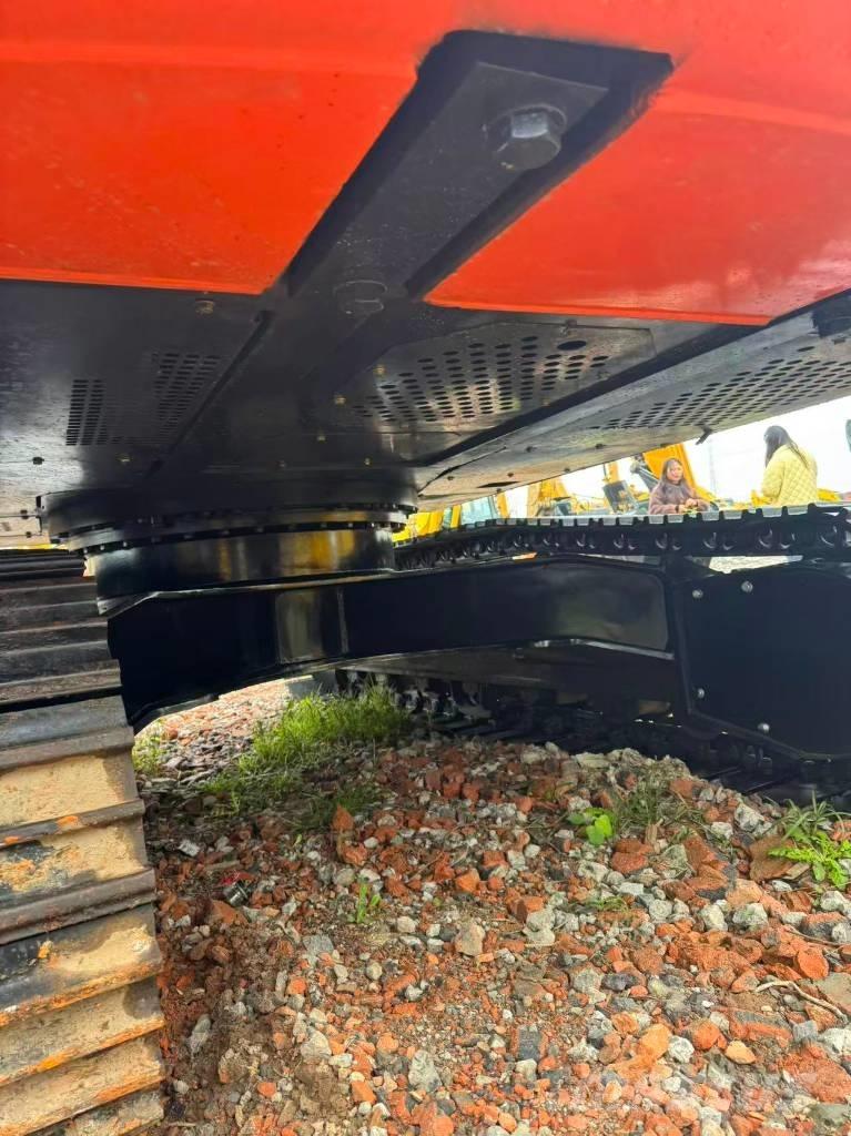 Hitachi ZX 200 Vikšriniai ekskavatoriai