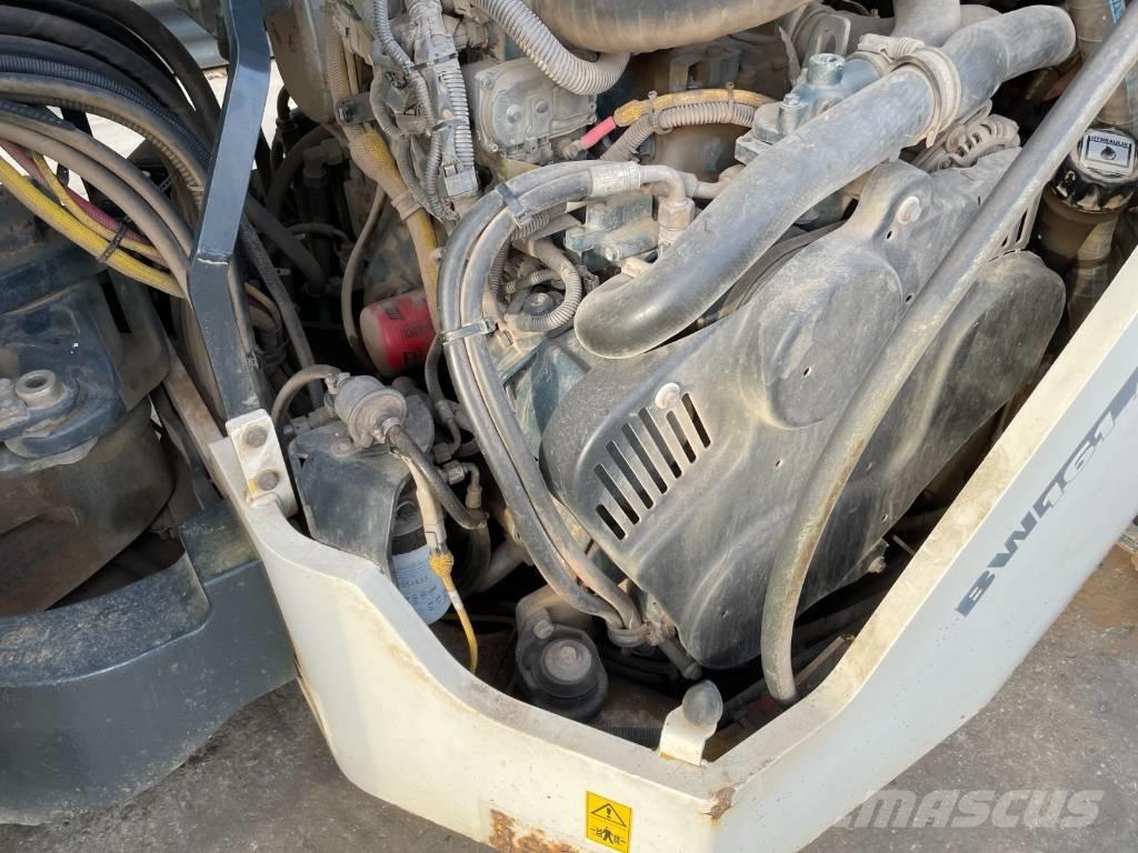 Bomag BW 161 AD-5 Porinių būgnų volai