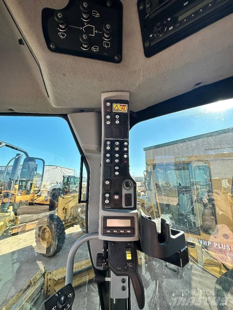 CAT 12 M 2 Greideriai
