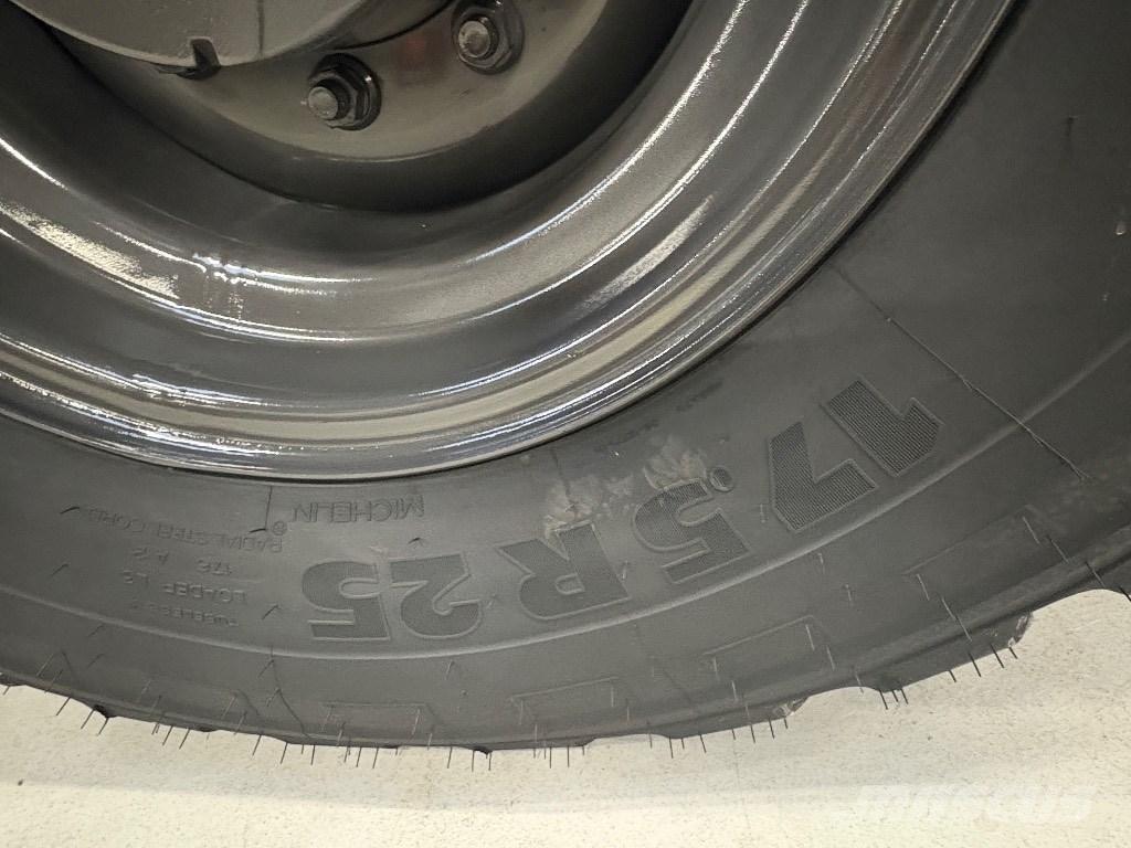 CASE 421 G Naudoti ratiniai krautuvai