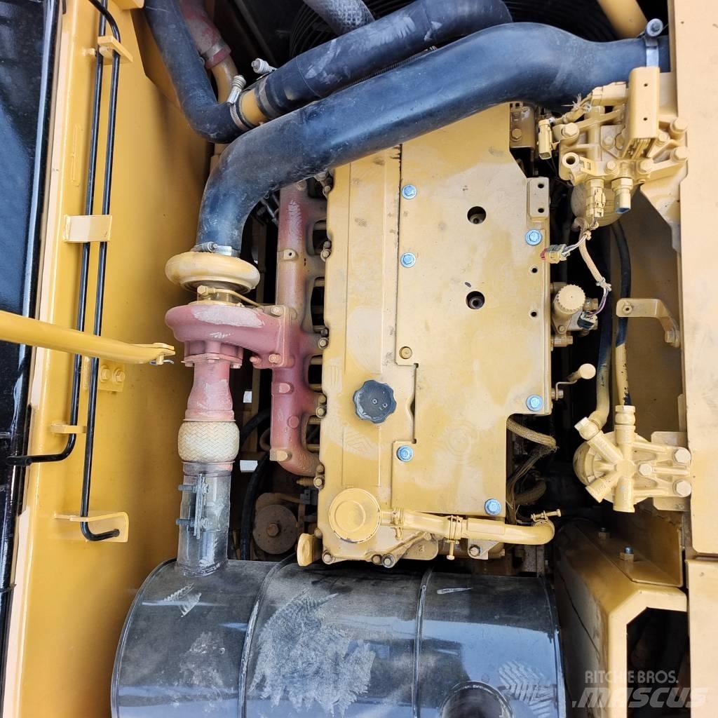 CAT 320D Vikšriniai ekskavatoriai