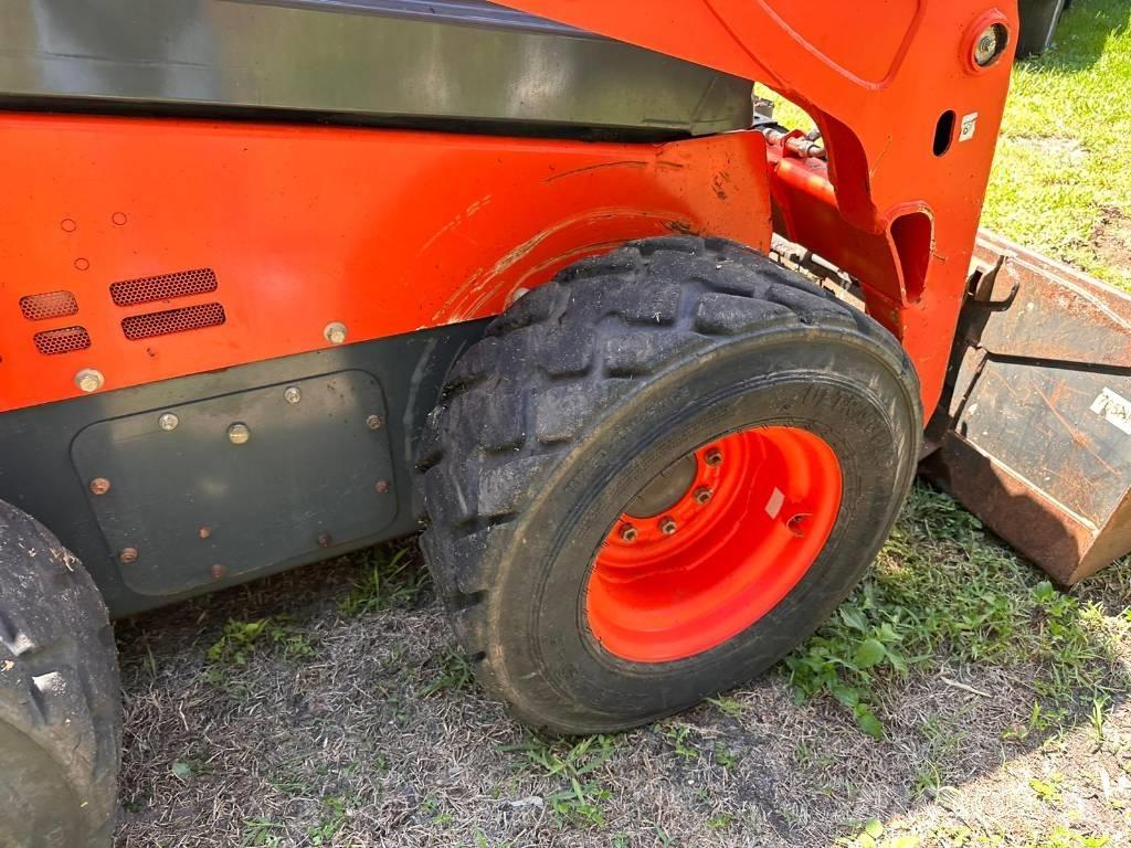 Kubota SSV 75 Krautuvai su šoniniu pasukimu