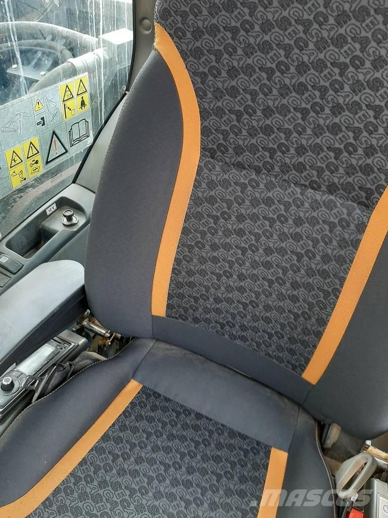 CASE CX 300 D Krovimas/Kėlimas - Kita