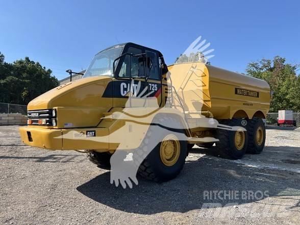 CAT 725 Vandens sunkvežimiai