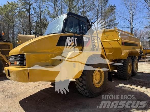 CAT 725 Vandens sunkvežimiai