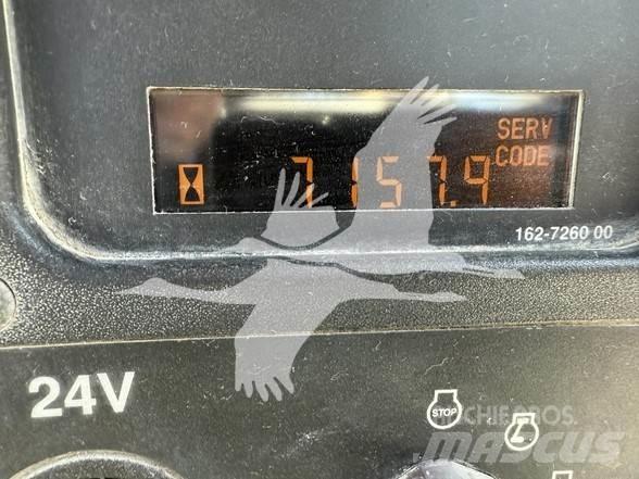 CAT 725 Vandens sunkvežimiai