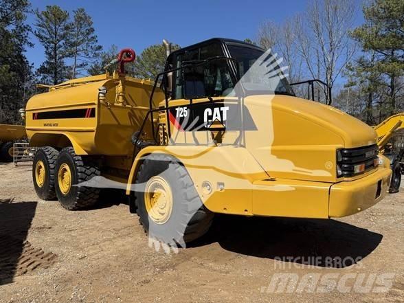CAT 725 Vandens sunkvežimiai