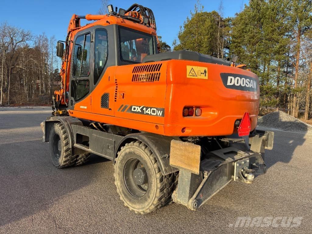 Doosan DX 140 W + vagn Ratiniai ekskavatoriai