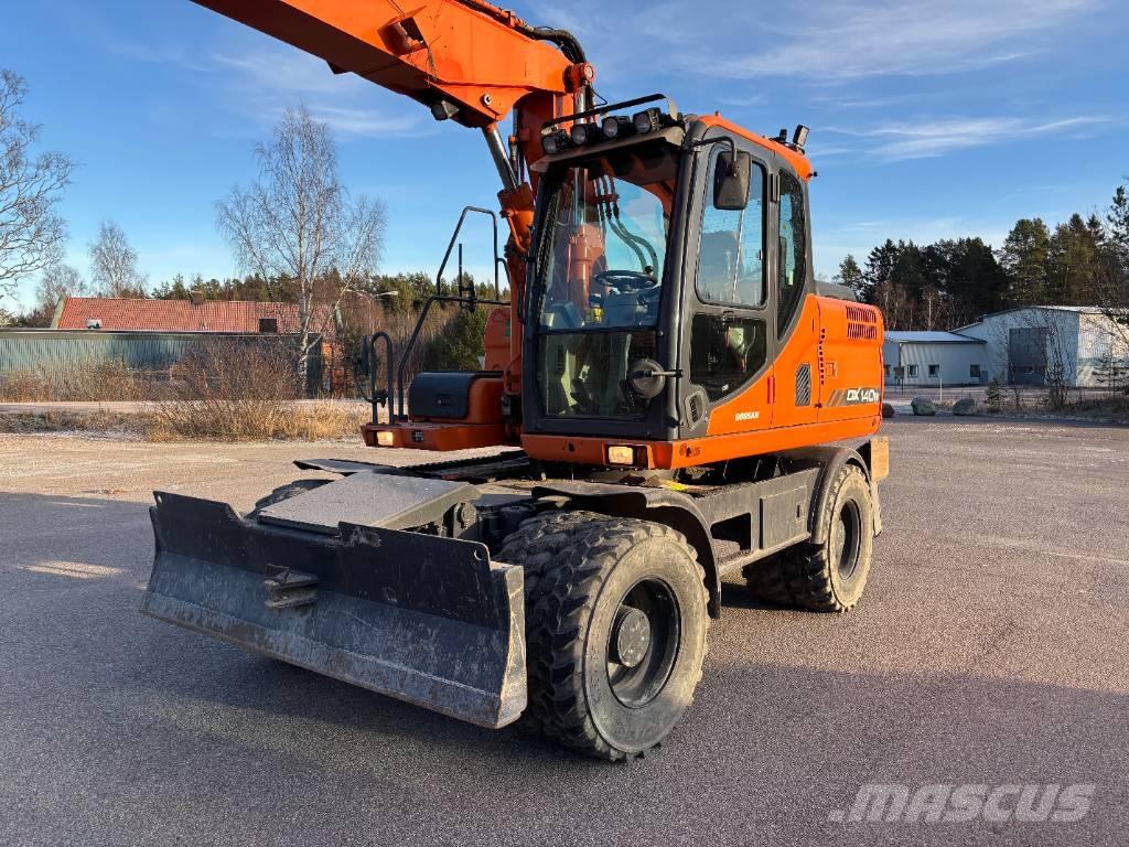 Doosan DX 140 W + vagn Ratiniai ekskavatoriai