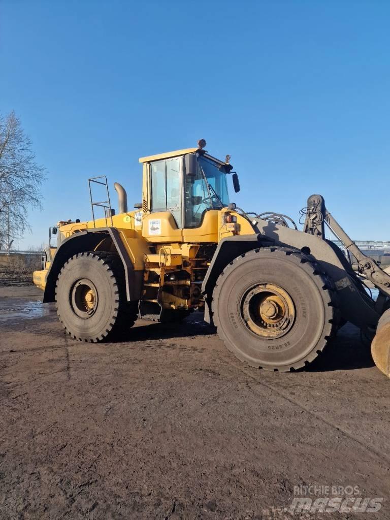 Volvo L 220 F Naudoti ratiniai krautuvai