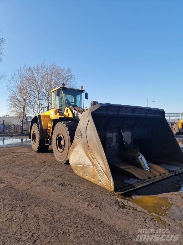 Volvo L 220 F Naudoti ratiniai krautuvai