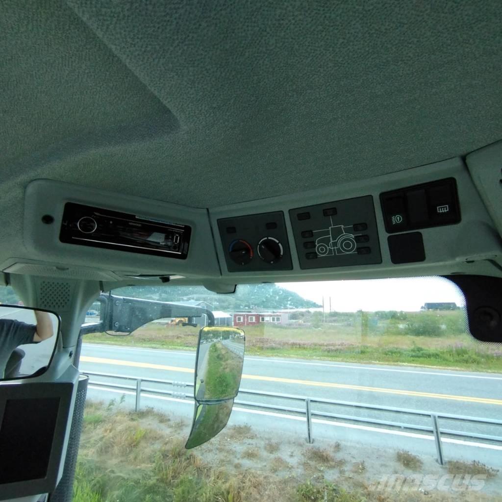 CLAAS Axion 830 Traktoriai