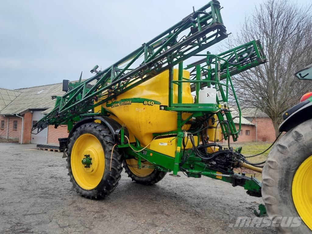 John Deere 840 Prikabinami purkštuvai