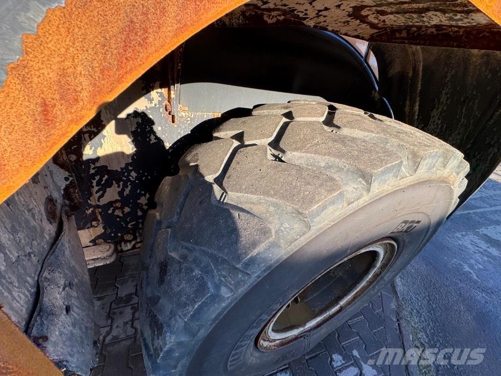 CASE 921 G Naudoti ratiniai krautuvai