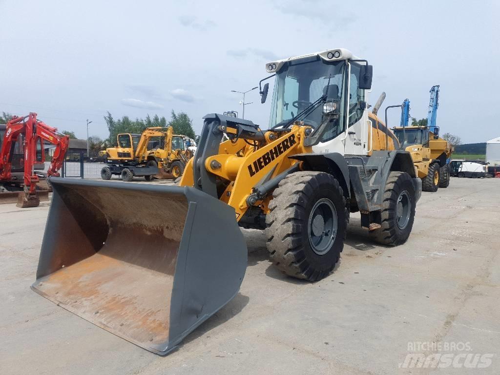 Liebherr L 524 Naudoti ratiniai krautuvai