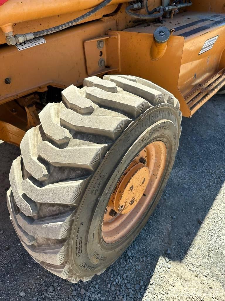 CASE 570 M XT Naudoti ratiniai krautuvai